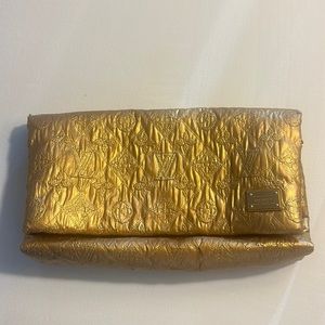 Louis vuitton clutch